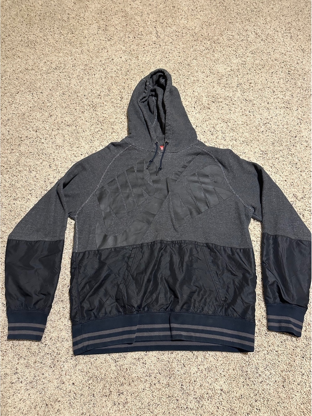 Nike Men's Gray and Black Pullover Hoodie Size L